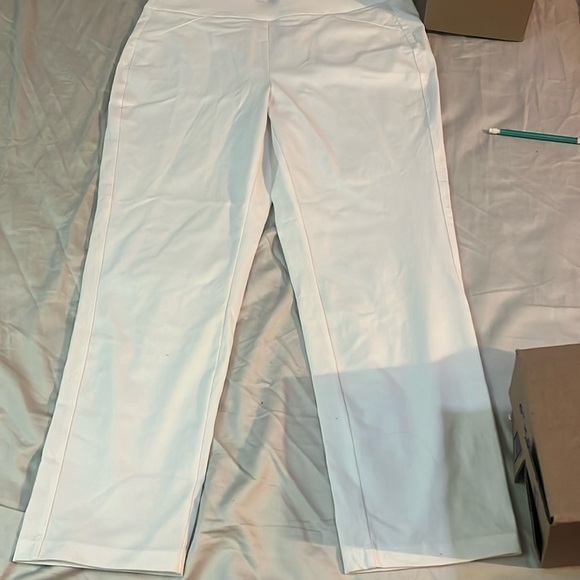 Chicos travels size 10 white stretchy material - Picture 1 of 2